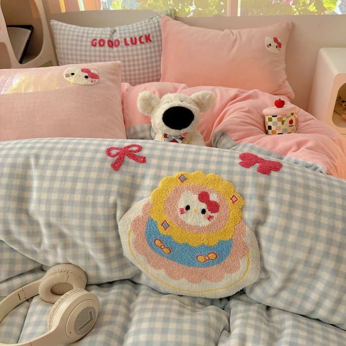 91家纺网 家纺一手货源 找家纺 小叮当家纺仓储工厂店 买家秀 爆款花型2025新款秋冬保暖牛奶绒卡通小清新毛巾绣系列四件套 蛋糕花喵