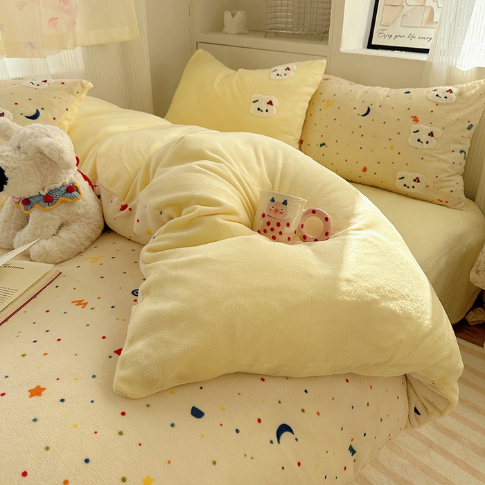 91家纺网 家纺一手货源 找家纺 小叮当家纺仓储工厂店 买家秀 爆款花型2025新款秋冬保暖牛奶绒卡通小清新毛巾绣系列四件套 碎碎冰淇淋