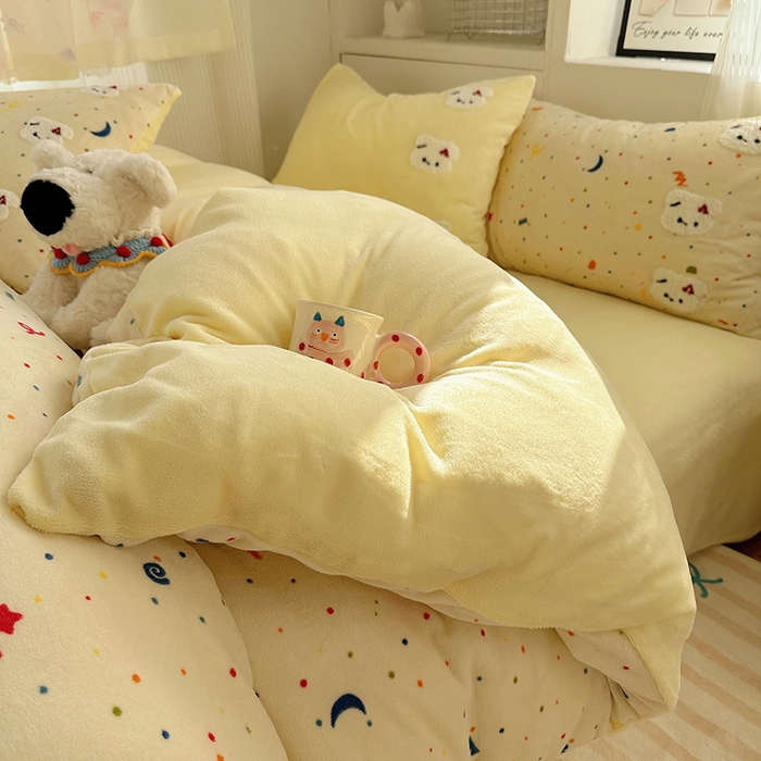 91家纺网 家纺一手货源 找家纺 小叮当家纺仓储工厂店 买家秀 爆款花型2025新款秋冬保暖牛奶绒卡通小清新毛巾绣系列四件套 碎碎冰淇淋