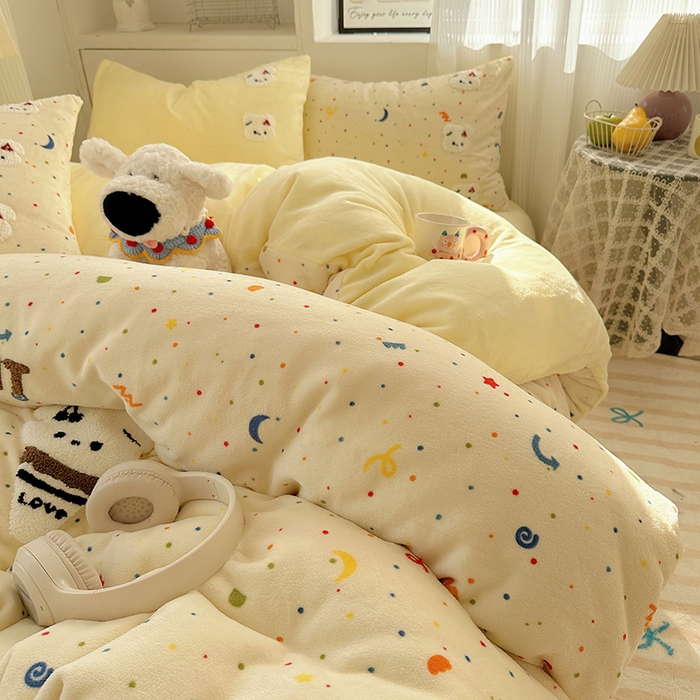 91家纺网 家纺一手货源 找家纺 小叮当家纺仓储工厂店 买家秀 爆款花型2025新款秋冬保暖牛奶绒卡通小清新毛巾绣系列四件套 碎碎冰淇淋