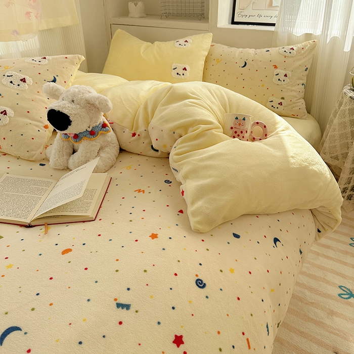 91家纺网 家纺一手货源 找家纺 小叮当家纺仓储工厂店 买家秀 爆款花型2025新款秋冬保暖牛奶绒卡通小清新毛巾绣系列四件套 碎碎冰淇淋