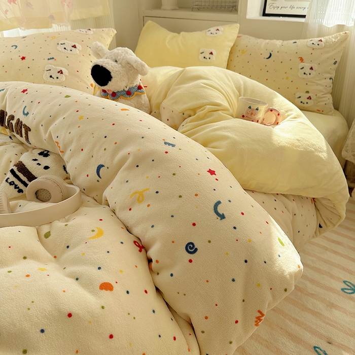 91家纺网 家纺一手货源 找家纺 小叮当家纺仓储工厂店 买家秀 爆款花型2025新款秋冬保暖牛奶绒卡通小清新毛巾绣系列四件套 碎碎冰淇淋