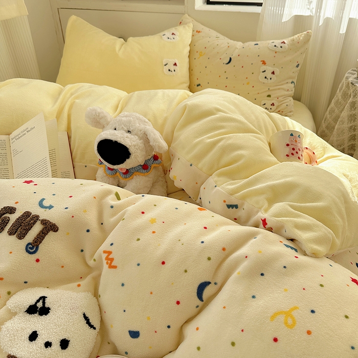 91家纺网 家纺一手货源 找家纺 小叮当家纺仓储工厂店 买家秀 爆款花型2025新款秋冬保暖牛奶绒卡通小清新毛巾绣系列四件套 碎碎冰淇淋