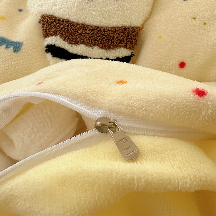 91家纺网 家纺一手货源 找家纺 小叮当家纺仓储工厂店 买家秀 爆款花型2025新款秋冬保暖牛奶绒卡通小清新毛巾绣系列四件套 碎碎冰淇淋