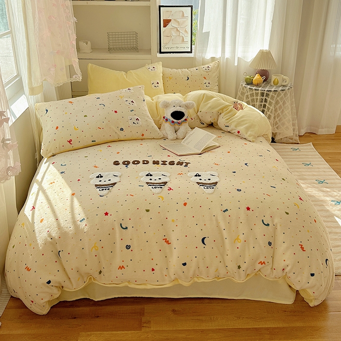 91家纺网 家纺一手货源 找家纺 小叮当家纺仓储工厂店 买家秀 爆款花型2025新款秋冬保暖牛奶绒卡通小清新毛巾绣系列四件套 碎碎冰淇淋