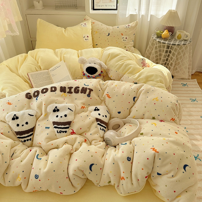 91家纺网 家纺一手货源 找家纺 小叮当家纺仓储工厂店 买家秀 爆款花型2025新款秋冬保暖牛奶绒卡通小清新毛巾绣系列四件套 碎碎冰淇淋