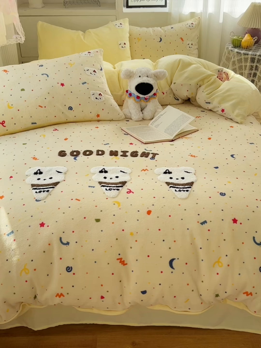 91家纺网 家纺一手货源 找家纺 小叮当家纺仓储工厂店 买家秀 爆款花型2025新款秋冬保暖牛奶绒卡通小清新毛巾绣系列四件套 碎碎冰淇淋