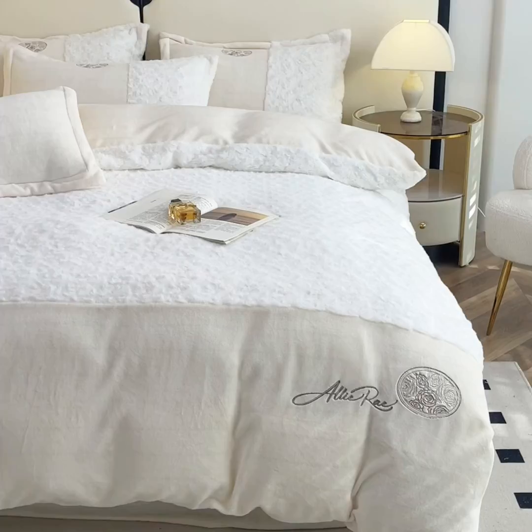 91家纺网 家纺一手货源 找家纺 （总）梓之赫 2025新款全消光牛奶绒四件套-浪漫玫瑰