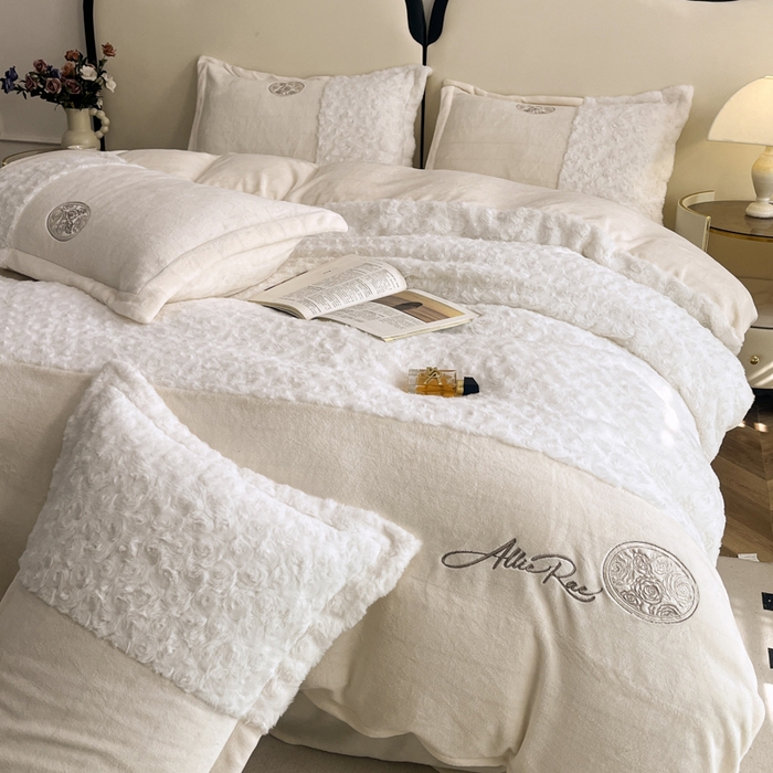 91家纺网 家纺一手货源 找家纺 （总）梓之赫 2025新款全消光牛奶绒四件套-浪漫玫瑰