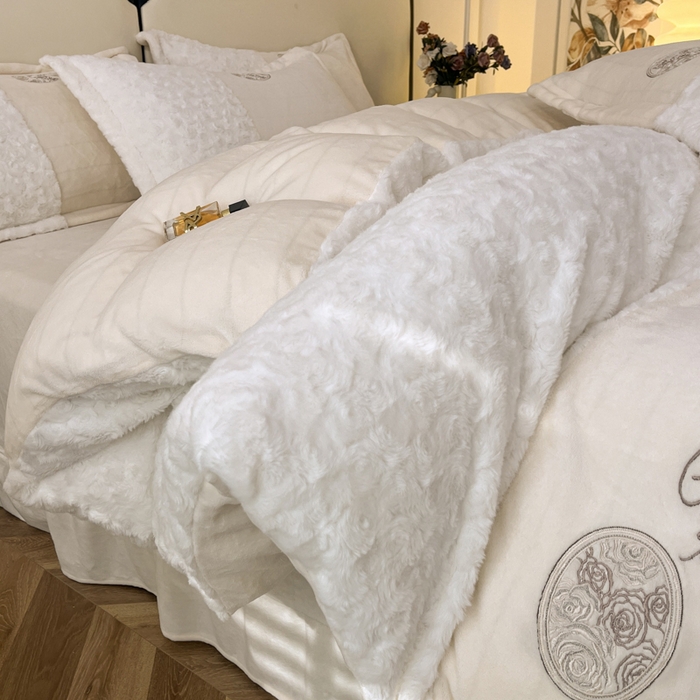 91家纺网 家纺一手货源 找家纺 （总）梓之赫 2025新款全消光牛奶绒四件套-浪漫玫瑰