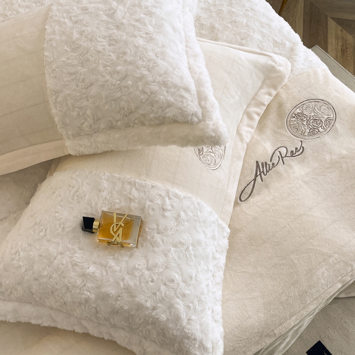 91家纺网 家纺一手货源 找家纺 （总）梓之赫 2025新款全消光牛奶绒四件套-浪漫玫瑰