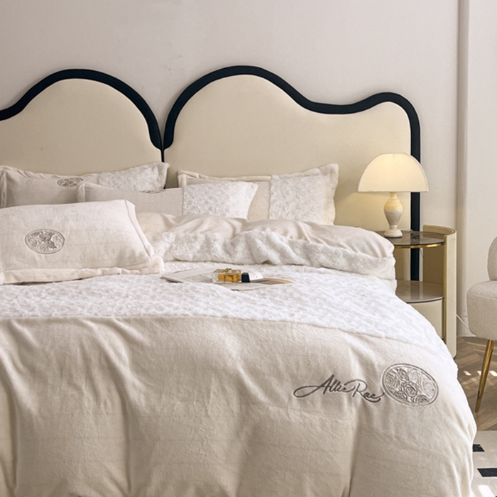 91家纺网 家纺一手货源 找家纺 梓之赫 2025新款全消光牛奶绒四件套-浪漫玫瑰 浪漫玫瑰-牛奶白