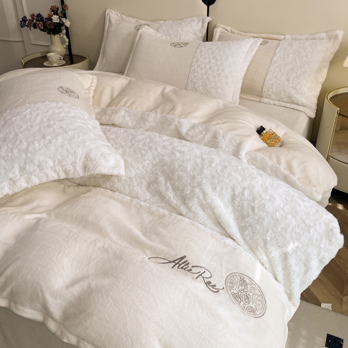 91家纺网 家纺一手货源 找家纺 梓之赫 2025新款全消光牛奶绒四件套-浪漫玫瑰 浪漫玫瑰-牛奶白