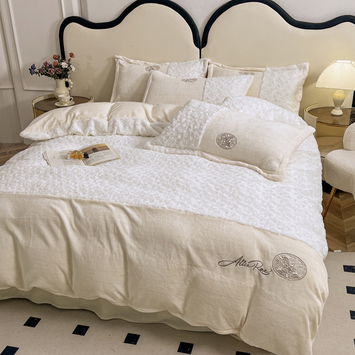91家纺网 家纺一手货源 找家纺 梓之赫 2025新款全消光牛奶绒四件套-浪漫玫瑰 浪漫玫瑰-牛奶白