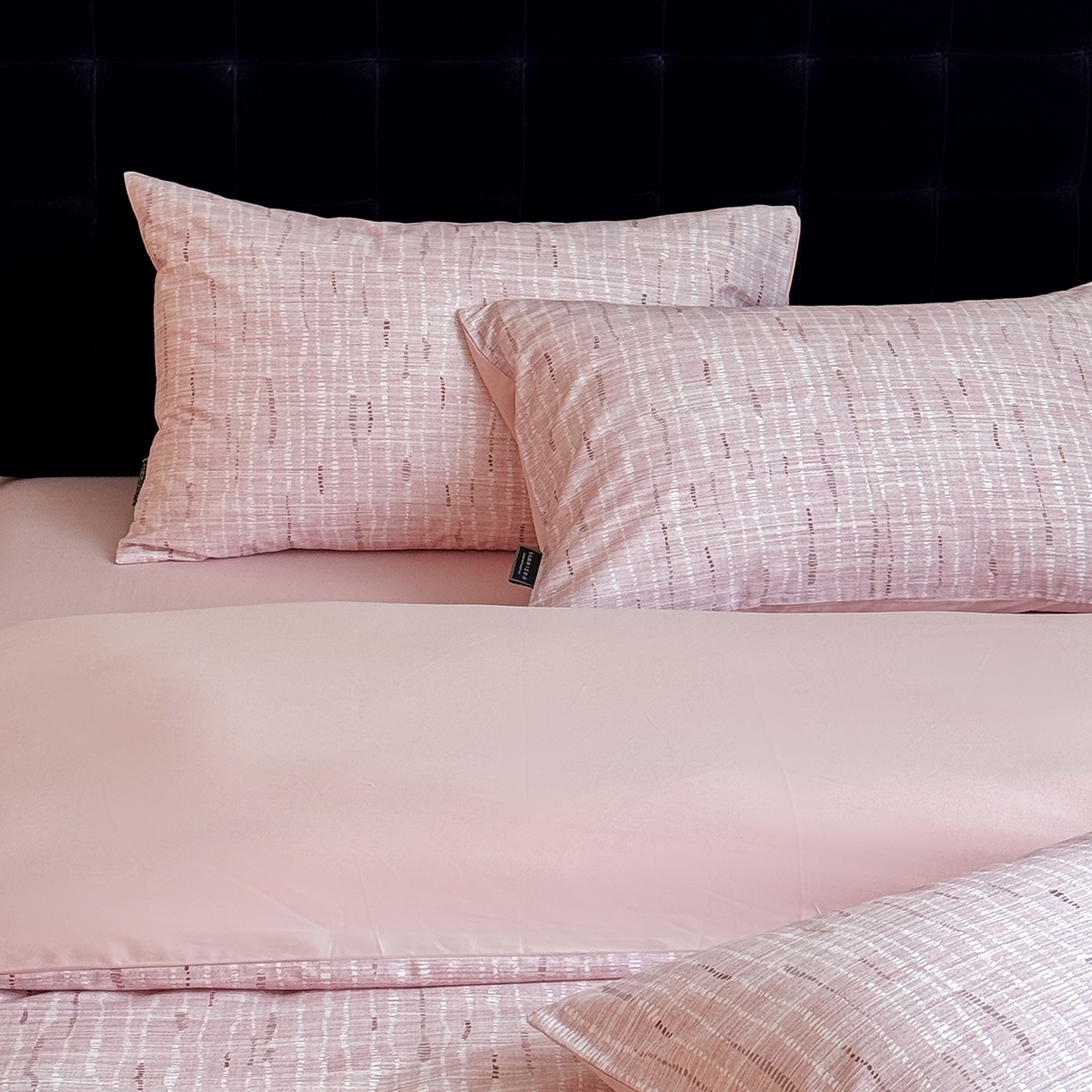 91家纺网 家纺一手货源 找家纺 三味舒屋 2025新款50支全棉印花磨毛四件套-麦吉拉系列 券后（包含优惠券后）不低于289/309元 磨毛麦吉拉粉