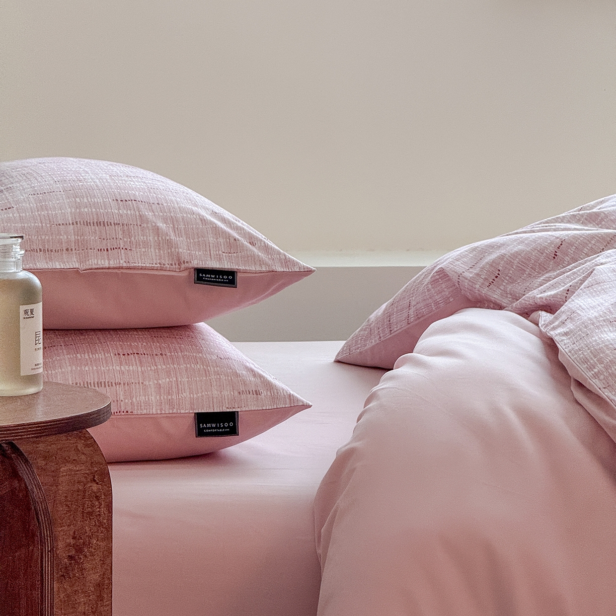 91家纺网 家纺一手货源 找家纺 三味舒屋 2025新款50支全棉印花磨毛四件套-麦吉拉系列 券后（包含优惠券后）不低于289/309元 磨毛麦吉拉粉