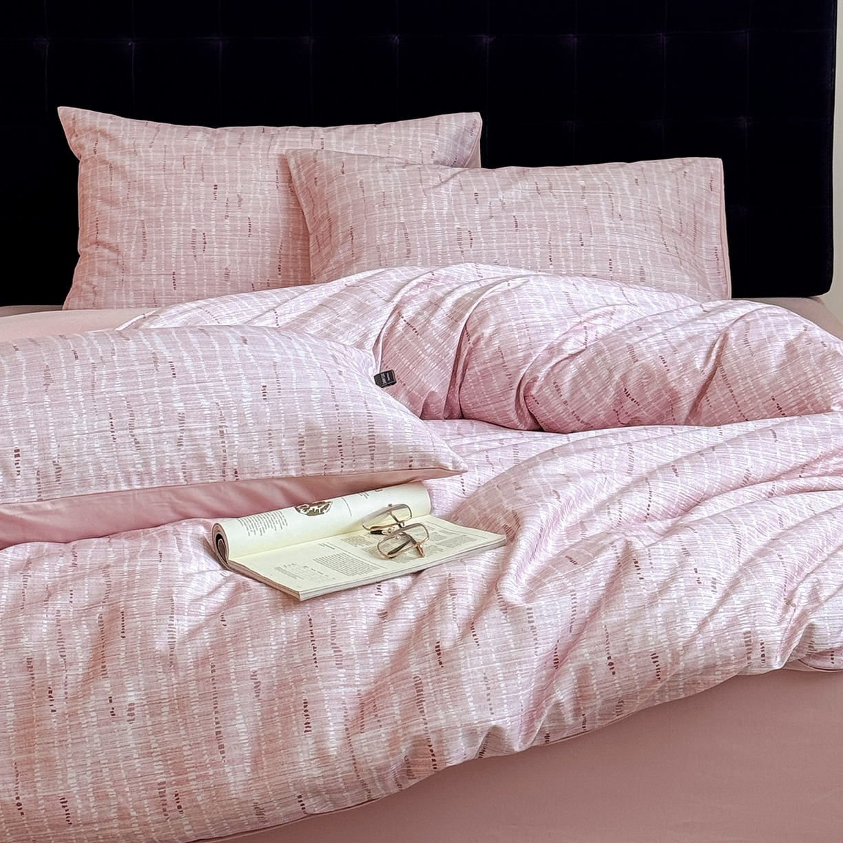 91家纺网 家纺一手货源 找家纺 三味舒屋 2025新款50支全棉印花磨毛四件套-麦吉拉系列 券后（包含优惠券后）不低于289/309元 磨毛麦吉拉粉