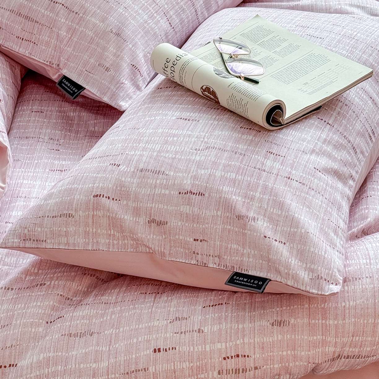 91家纺网 家纺一手货源 找家纺 三味舒屋 2025新款50支全棉印花磨毛四件套-麦吉拉系列 券后（包含优惠券后）不低于289/309元 磨毛麦吉拉粉