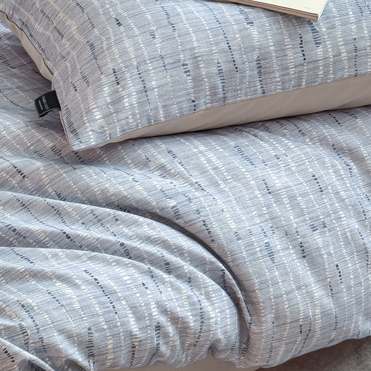 91家纺网 家纺一手货源 找家纺 三味舒屋 2025新款50支全棉印花磨毛四件套-麦吉拉系列 券后（包含优惠券后）不低于289/309元 磨毛麦吉拉蓝