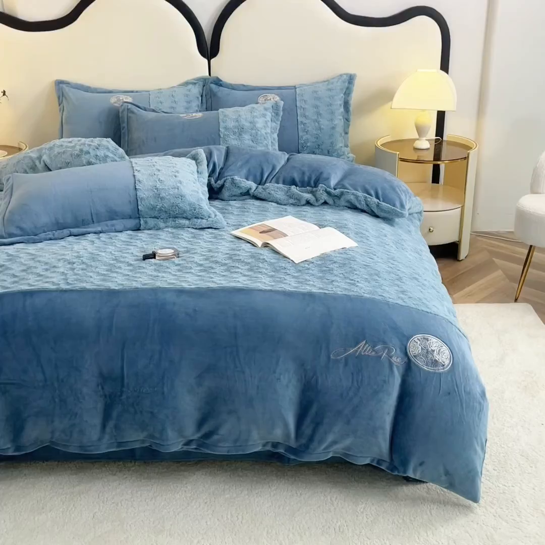 91家纺网 家纺一手货源 找家纺 梓之赫 2025新款全消光牛奶绒四件套-浪漫玫瑰 浪漫玫瑰-宝石蓝