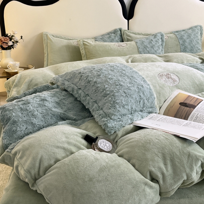 91家纺网 家纺一手货源 找家纺 梓之赫 2025新款全消光牛奶绒四件套-浪漫玫瑰 浪漫玫瑰-淡绿