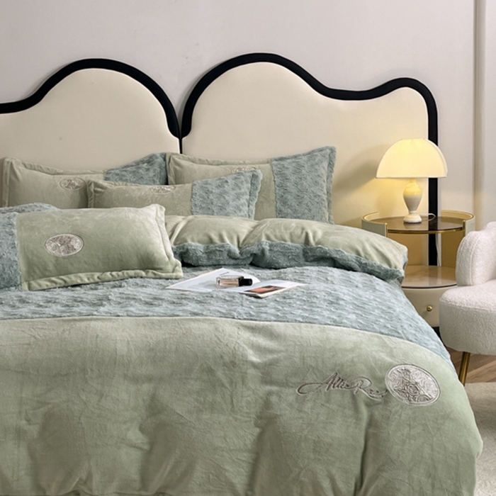 91家纺网 家纺一手货源 找家纺 梓之赫 2025新款全消光牛奶绒四件套-浪漫玫瑰 浪漫玫瑰-淡绿