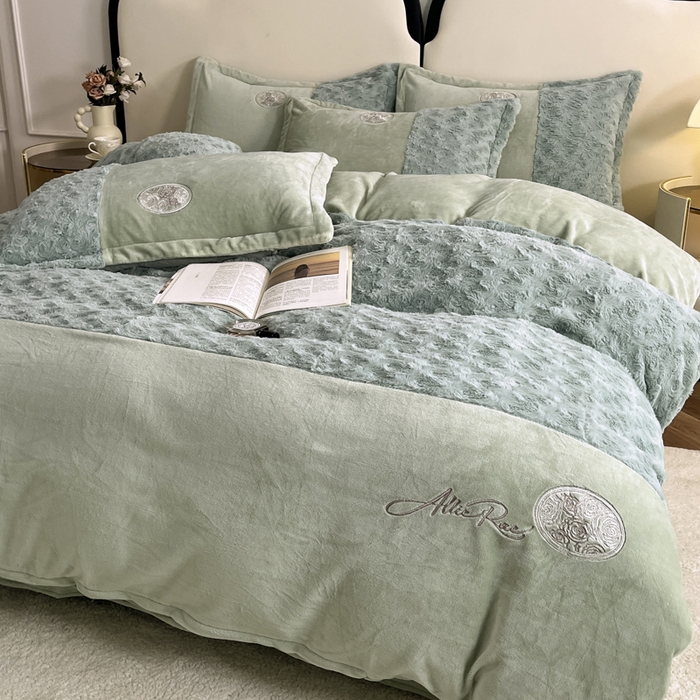 91家纺网 家纺一手货源 找家纺 梓之赫 2025新款全消光牛奶绒四件套-浪漫玫瑰 浪漫玫瑰-淡绿