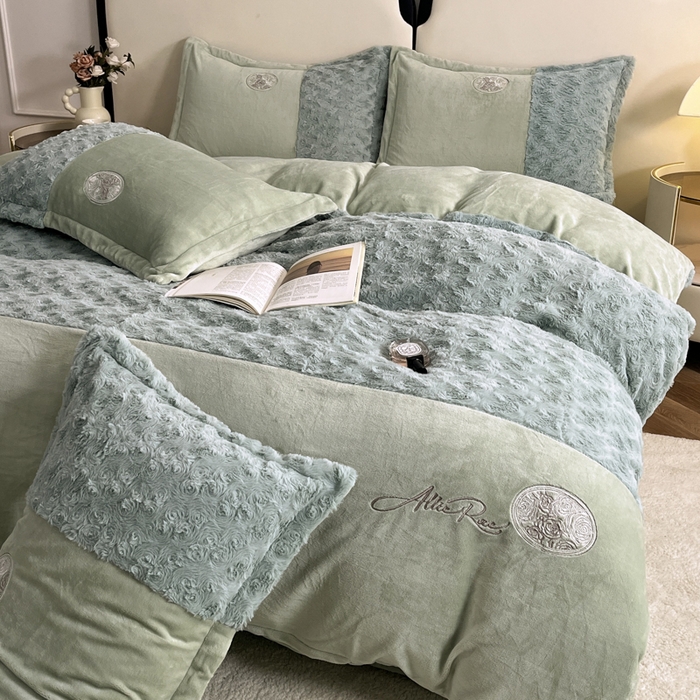 91家纺网 家纺一手货源 找家纺 梓之赫 2025新款全消光牛奶绒四件套-浪漫玫瑰 浪漫玫瑰-淡绿