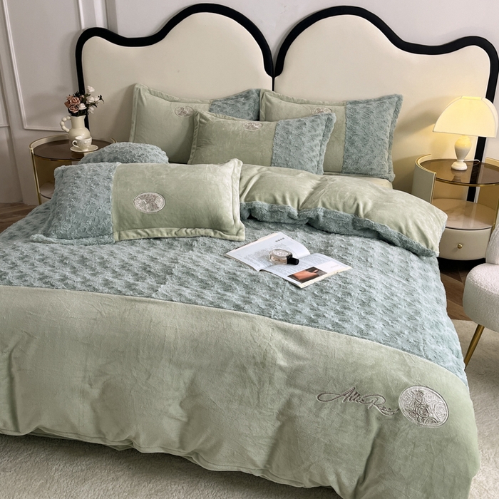 91家纺网 家纺一手货源 找家纺 梓之赫 2025新款全消光牛奶绒四件套-浪漫玫瑰 浪漫玫瑰-淡绿