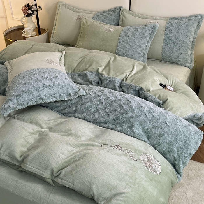 91家纺网 家纺一手货源 找家纺 梓之赫 2025新款全消光牛奶绒四件套-浪漫玫瑰 浪漫玫瑰-淡绿