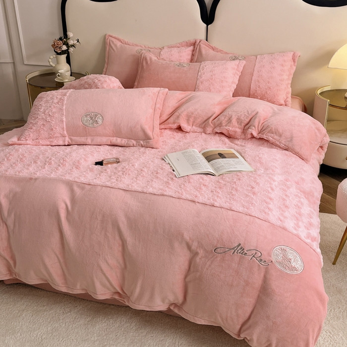91家纺网 家纺一手货源 找家纺 梓之赫 2025新款全消光牛奶绒四件套-浪漫玫瑰 浪漫玫瑰-粉玉