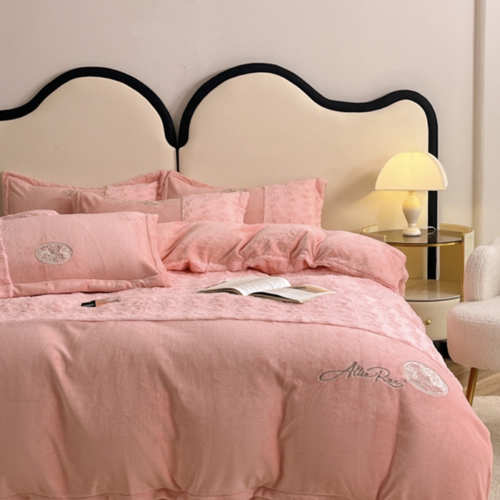 91家纺网 家纺一手货源 找家纺 梓之赫 2025新款全消光牛奶绒四件套-浪漫玫瑰 浪漫玫瑰-粉玉