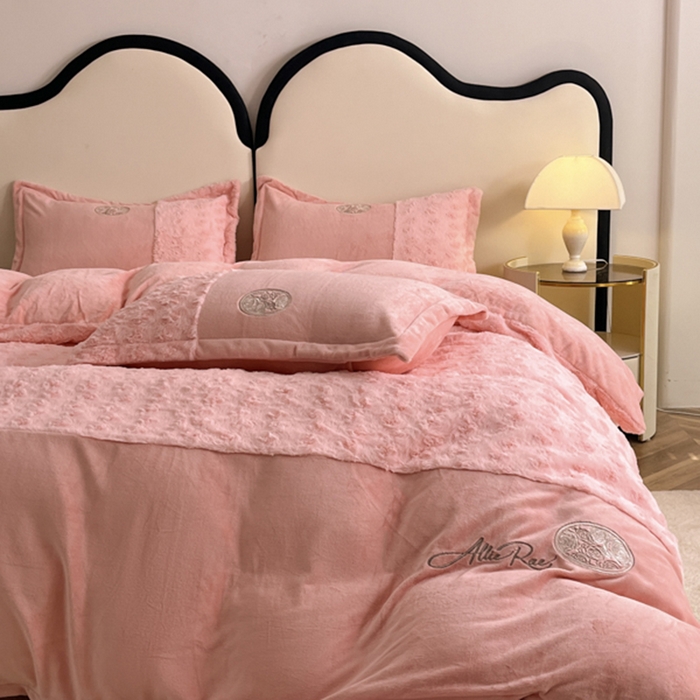 91家纺网 家纺一手货源 找家纺 梓之赫 2025新款全消光牛奶绒四件套-浪漫玫瑰 浪漫玫瑰-粉玉