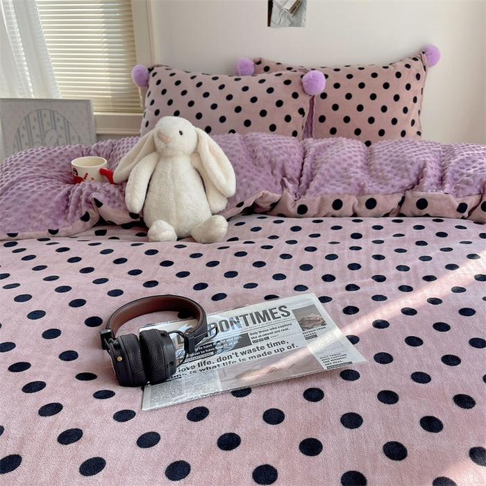 91家纺网 家纺一手货源 找家纺 小叮当家纺仓储工厂店 买家秀 爆款花型2025新款高克重豆豆绒牛奶绒四件套泡芙感床盖套件直播热款 紫夜心语