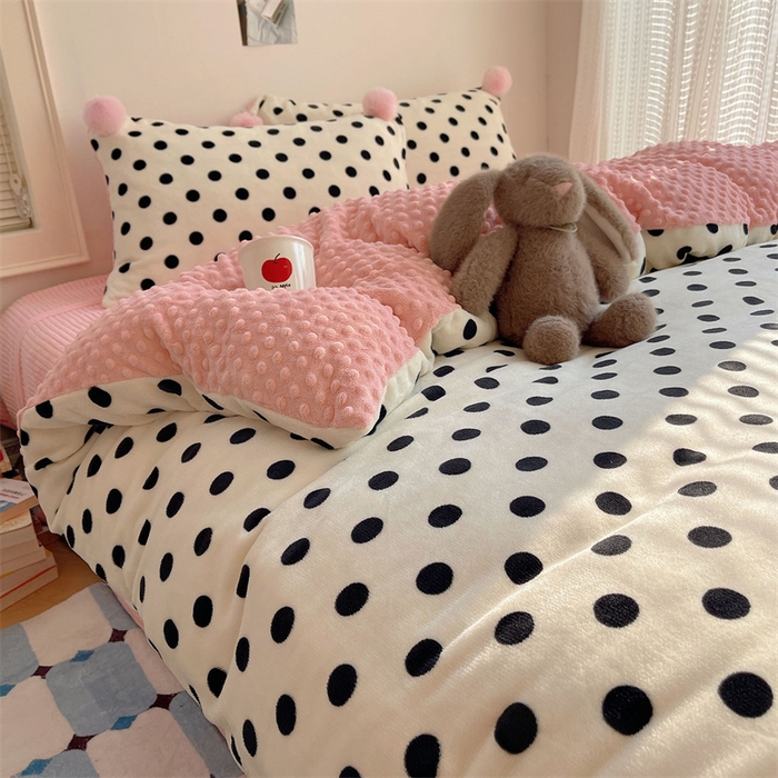 91家纺网 家纺一手货源 找家纺 小叮当家纺仓储工厂店 买家秀 爆款花型2025新款高克重豆豆绒牛奶绒四件套泡芙感床盖套件直播热款 米色团团