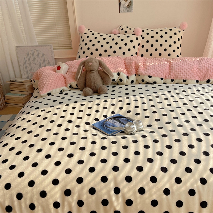 91家纺网 家纺一手货源 找家纺 小叮当家纺仓储工厂店 买家秀 爆款花型2025新款高克重豆豆绒牛奶绒四件套泡芙感床盖套件直播热款 米色团团