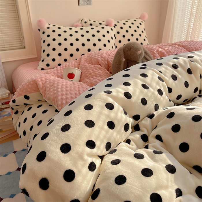 91家纺网 家纺一手货源 找家纺 小叮当家纺仓储工厂店 买家秀 爆款花型2025新款高克重豆豆绒牛奶绒四件套泡芙感床盖套件直播热款 米色团团