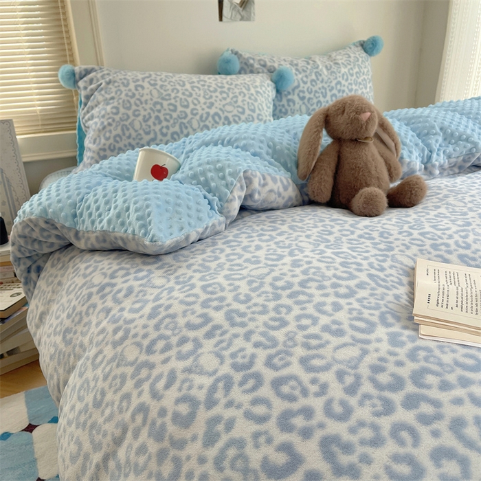 91家纺网 家纺一手货源 找家纺 小叮当家纺仓储工厂店 买家秀 爆款花型2025新款高克重豆豆绒牛奶绒四件套泡芙感床盖套件直播热款 豹纹 蓝