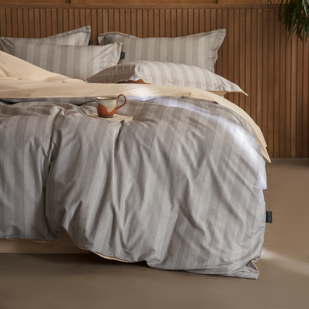 91家纺网 家纺一手货源 找家纺 三味舒屋 2025新款50支全棉印花条纹磨毛四件套-布衣系列 券后（包含优惠券后）不低于289/309元 布衣灰咖