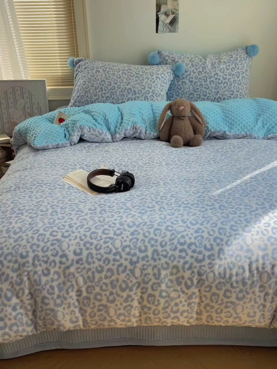 91家纺网 家纺一手货源 找家纺 小叮当家纺仓储工厂店 买家秀 爆款花型2025新款高克重豆豆绒牛奶绒四件套泡芙感床盖套件直播热款 豹纹 蓝