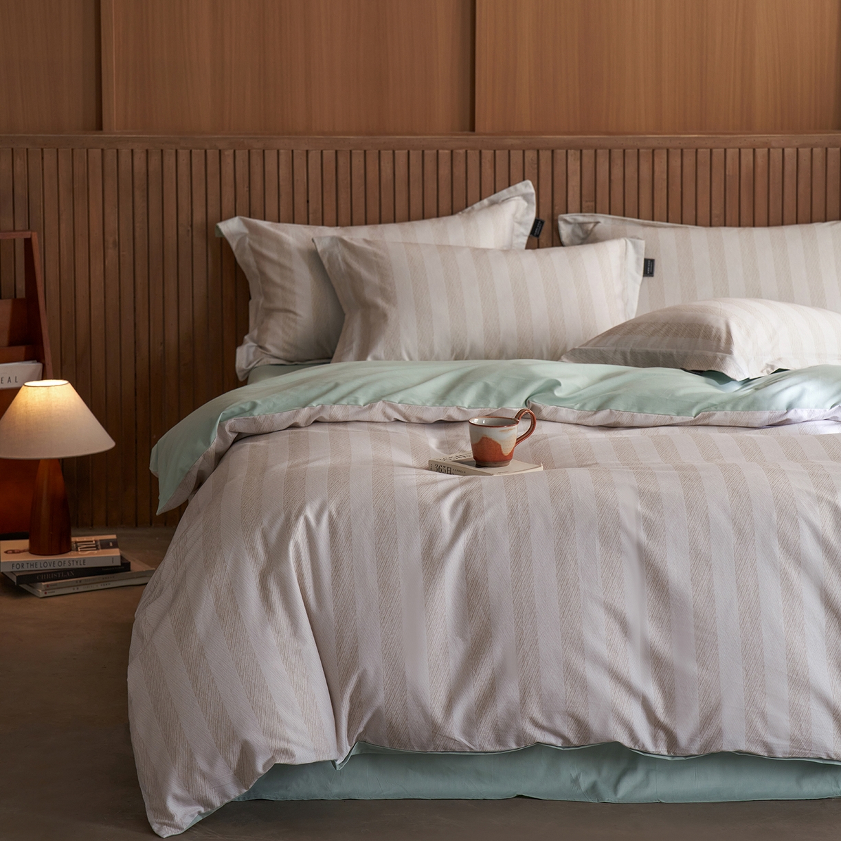 91家纺网 家纺一手货源 找家纺 三味舒屋 2025新款50支全棉印花条纹磨毛四件套-布衣系列 券后（包含优惠券后）不低于289/309元 布衣灰绿