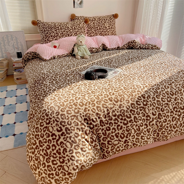 91家纺网 家纺一手货源 找家纺 小叮当家纺仓储工厂店 买家秀 爆款花型2025新款高克重豆豆绒牛奶绒四件套泡芙感床盖套件直播热款 甜酷豹纹