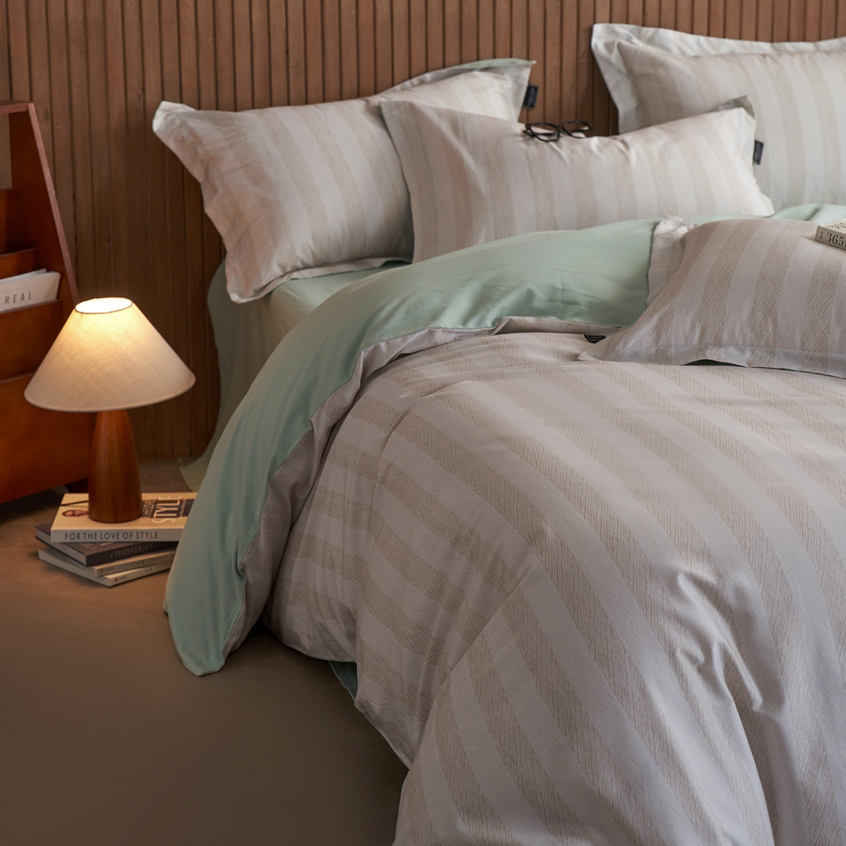 91家纺网 家纺一手货源 找家纺 三味舒屋 2025新款50支全棉印花条纹磨毛四件套-布衣系列 券后（包含优惠券后）不低于289/309元 布衣灰绿