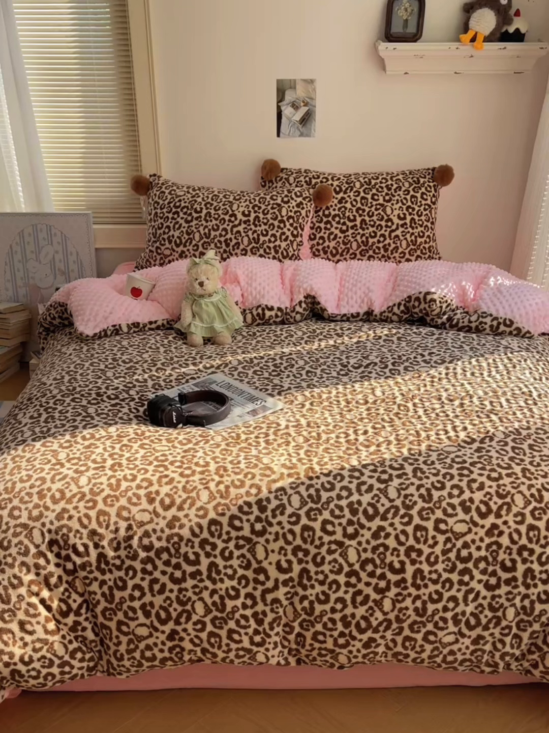 91家纺网 家纺一手货源 找家纺 小叮当家纺仓储工厂店 买家秀 爆款花型2025新款高克重豆豆绒牛奶绒四件套泡芙感床盖套件直播热款 甜酷豹纹