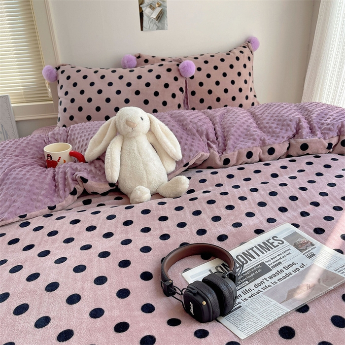 91家纺网 家纺一手货源 找家纺 小叮当家纺仓储工厂店 买家秀 爆款花型2025新款高克重豆豆绒牛奶绒四件套泡芙感床盖套件直播热款 紫夜心语