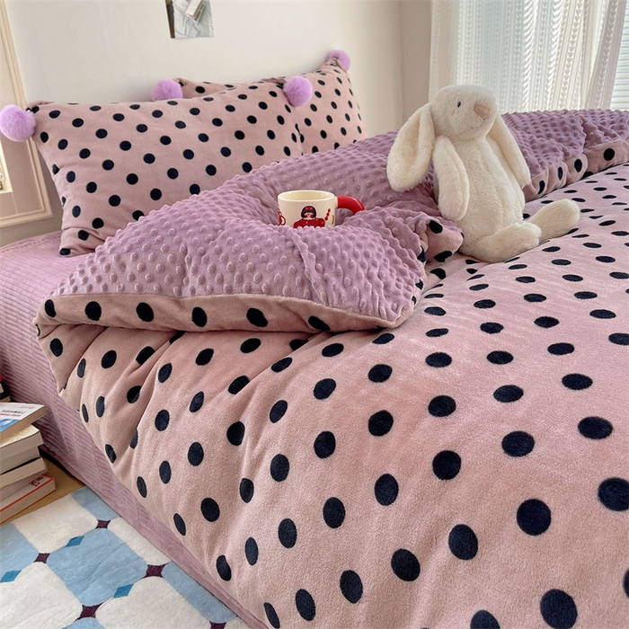 91家纺网 家纺一手货源 找家纺 小叮当家纺仓储工厂店 买家秀 爆款花型2025新款高克重豆豆绒牛奶绒四件套泡芙感床盖套件直播热款 紫夜心语