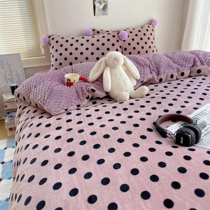 91家纺网 家纺一手货源 找家纺 小叮当家纺仓储工厂店 买家秀 爆款花型2025新款高克重豆豆绒牛奶绒四件套泡芙感床盖套件直播热款 紫夜心语