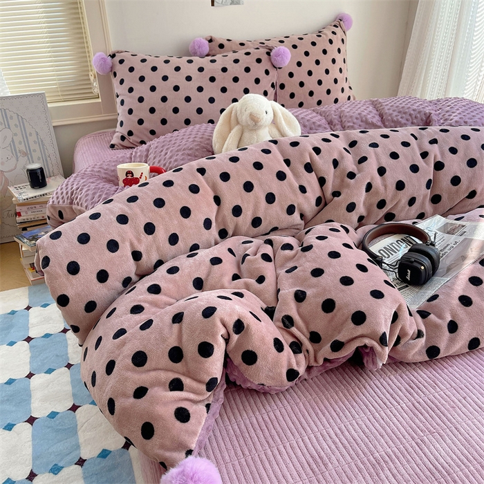 91家纺网 家纺一手货源 找家纺 小叮当家纺仓储工厂店 买家秀 爆款花型2025新款高克重豆豆绒牛奶绒四件套泡芙感床盖套件直播热款 紫夜心语