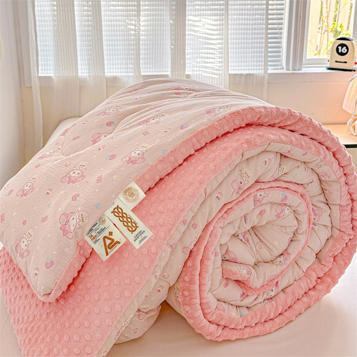 91家纺网 家纺一手货源 找家纺 小叮当家纺仓储工厂店 买家秀 爆款花型2025新款床盖豆豆被套春秋被套冬被云感超软木棉被子被芯 豆豆被-萌 美 蒂