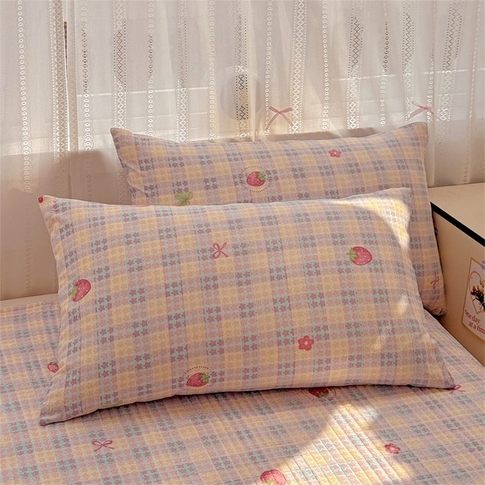 91家纺网 家纺一手货源 找家纺 小叮当家纺仓储工厂店 买家秀 爆款花型2025新款床盖豆豆被套春秋被套冬被云感超软木棉被子被芯 豆豆被-彩格草莓